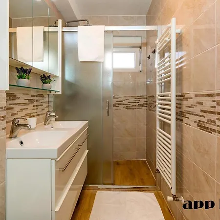 Centar A1 Lalu - Free Garage Apartment *
